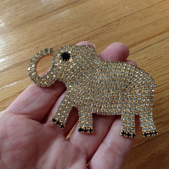Vintage Rhinestone Elephant Brooch Statement Sparkle Shiny Pin Boho Glam - Picture 7 of 8